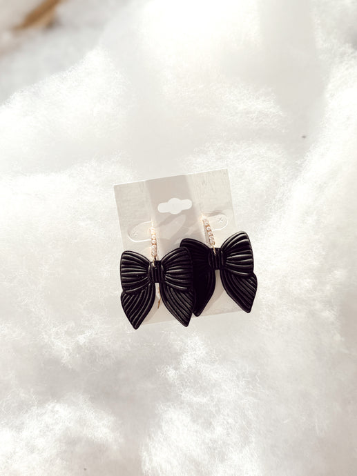 Ribbed Heart Clay Hoop Earring | Black