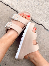 Load image into Gallery viewer, Longoria Sandal in Sand