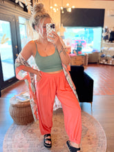 Load image into Gallery viewer, Quinn Who? Everyday Pant | Melon