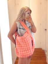 Load image into Gallery viewer, On the move quilted bag - Bubblegum