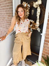 Load image into Gallery viewer, Great Delight Floral Sweater Tank