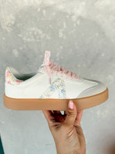 Load image into Gallery viewer, Mia Axel Floral Sneaker