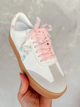 Load image into Gallery viewer, Mia Axel Floral Sneaker