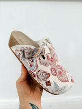 Load image into Gallery viewer, MIA Qwest Tapestry Clog