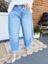 Load image into Gallery viewer, Fresh Fit Barrel Jeans