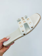 Load image into Gallery viewer, Evelyn Studded Sandal | White