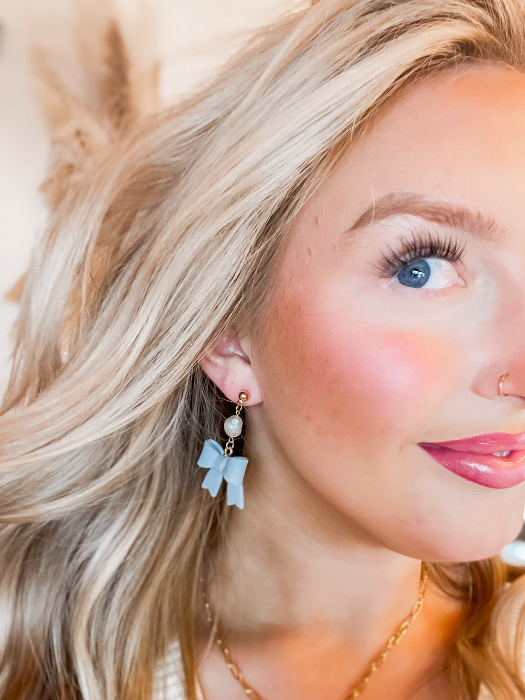 Miss Dainty Pearl + Bow Clay Earring - Blue