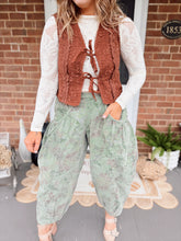 Load image into Gallery viewer, Fall Floral Barrel Jeans