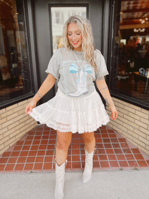 Boots and bows boyfriend tee in mocha