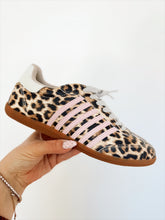 Load image into Gallery viewer, Stevie Leopard Sneaker