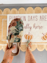 Load image into Gallery viewer, Toni Tapestry Clogs