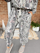 Load image into Gallery viewer, Killa Looks Camo Joggers
