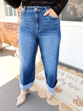 Load image into Gallery viewer, Essential High Rise Crop Jean