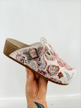 Load image into Gallery viewer, MIA Qwest Tapestry Clog