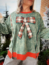 Load image into Gallery viewer, Be Merry Pullover