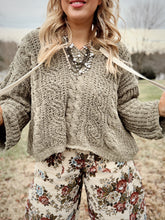 Load image into Gallery viewer, POL Amanda Hoodie Sweater