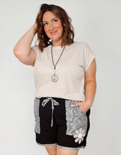 Load image into Gallery viewer, Curvy | Off Duty Tee | Sand