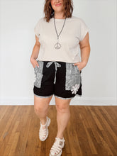 Load image into Gallery viewer, Curvy | Daisy Dreams Shorts | Black