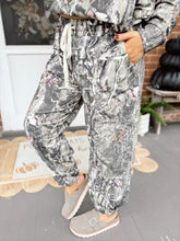 Load image into Gallery viewer, Killa Looks Camo Joggers