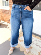 Load image into Gallery viewer, Essential High Rise Crop Jean