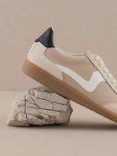 Load image into Gallery viewer, Kyla Classic Low Top Sneaker