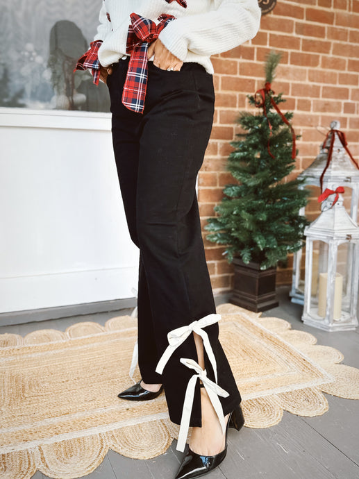Mistletoe Kisses Bow Pants