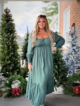 Load image into Gallery viewer, Meet Me Under Mistletoe Maxi | Evergreen