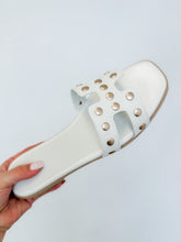 Load image into Gallery viewer, Evelyn Studded Sandal | White