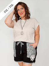 Load image into Gallery viewer, Curvy | Daisy Dreams Shorts | Black