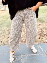 Load image into Gallery viewer, Wild Thang Barrel Jeans | Mocha