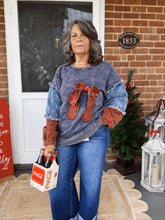 Load image into Gallery viewer, Singing Carols Pullover