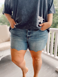 Curvy Judy Blue Midrise Paisley Pocket Shorts