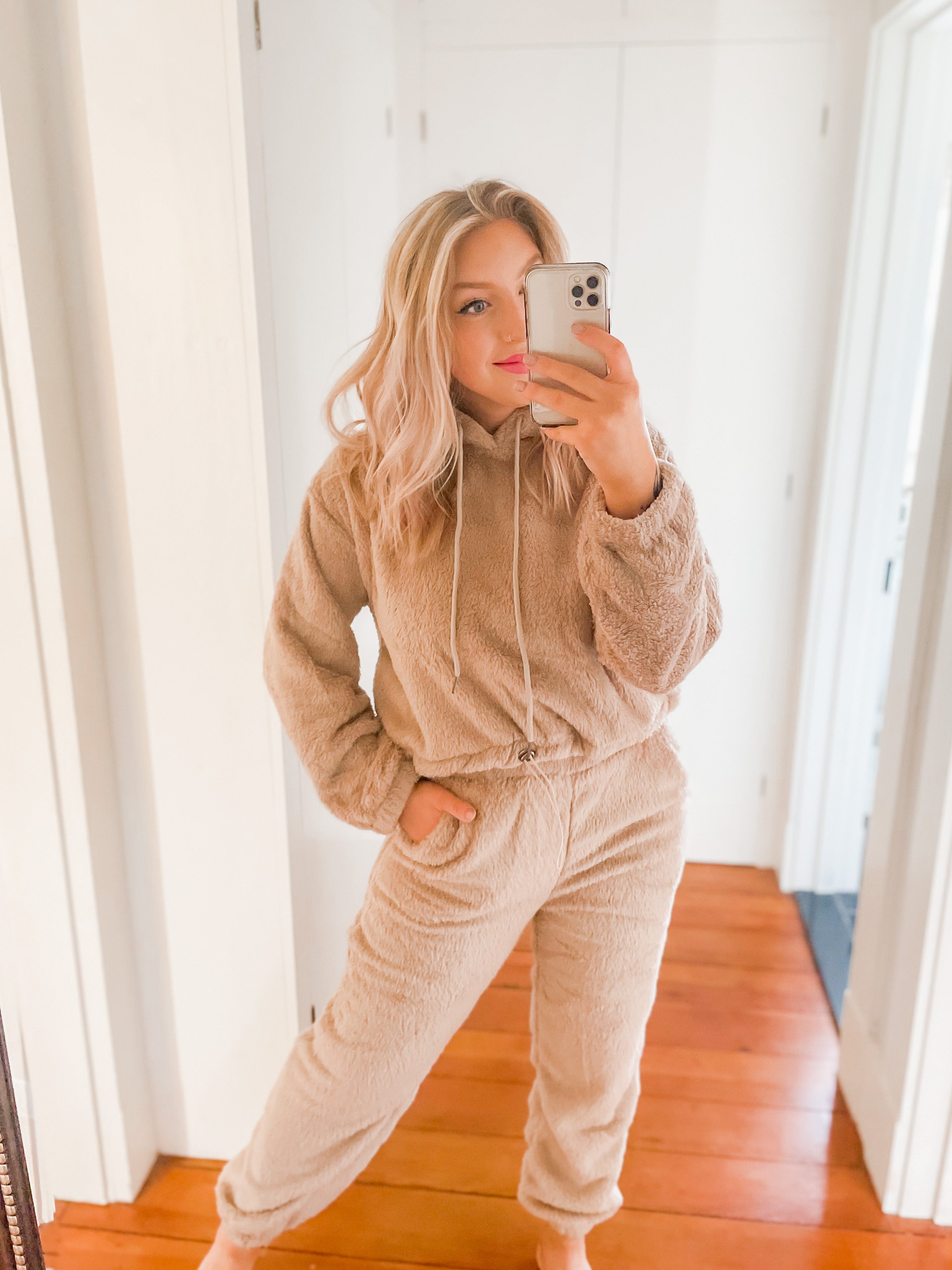 【DEARMINE】Bare Fleece Set-Up Jogger Teddy Fleece Hoodie & Joggers Set - Taupe – Henhouse Shoppe