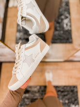 Load image into Gallery viewer, Vintage Havana Bounce Mid Top Sneaker in camel