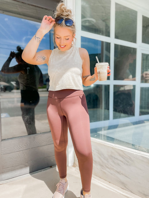 Slimming slick basic legging in brown