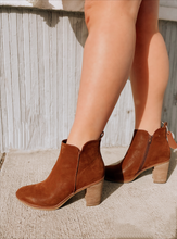 Load image into Gallery viewer, Erik Cognac Pointed Bootie