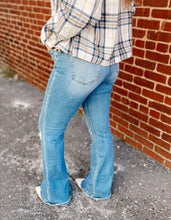 Load image into Gallery viewer, Bella High Rise Distressed Flares