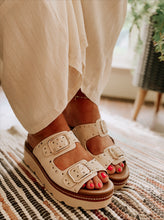 Load image into Gallery viewer, Chinese Laundry Surf Stud Sandals