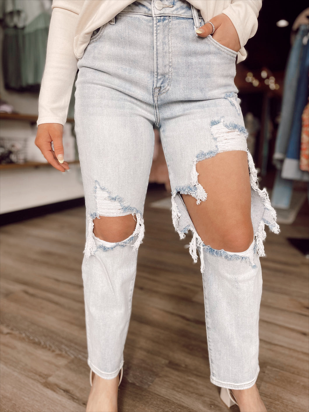 Curvy Risen Light-wash Slim Straight Jeans