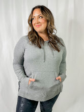 Load image into Gallery viewer, Curvy Lightweight Raglan Pullover in Gray
